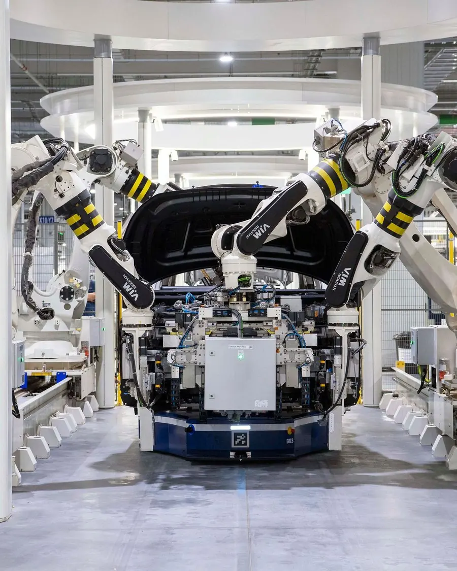 Robots ensamblando una carrocería